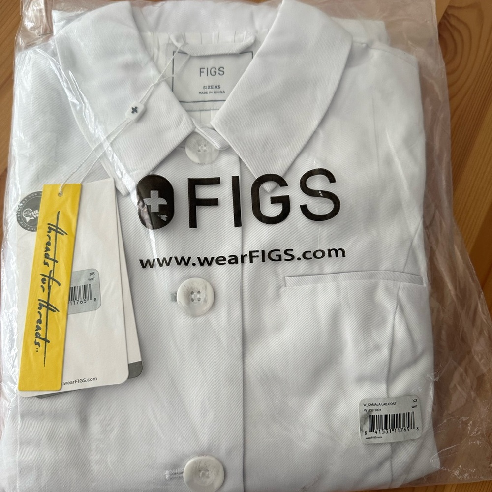 NWT FIGS Kamala Lab coat
